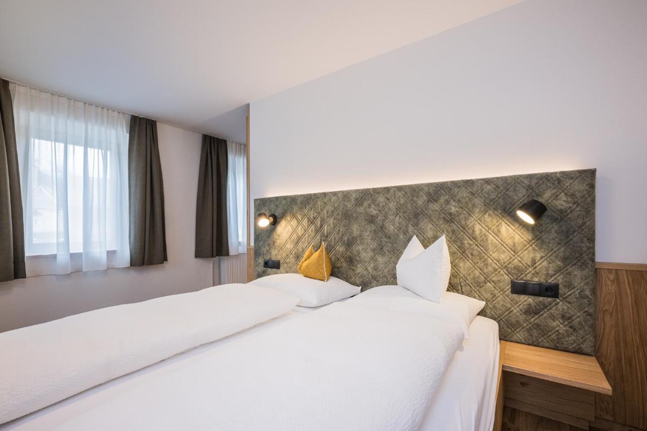 Gasthof Albergo Dolomiten Braies  Exterior foto