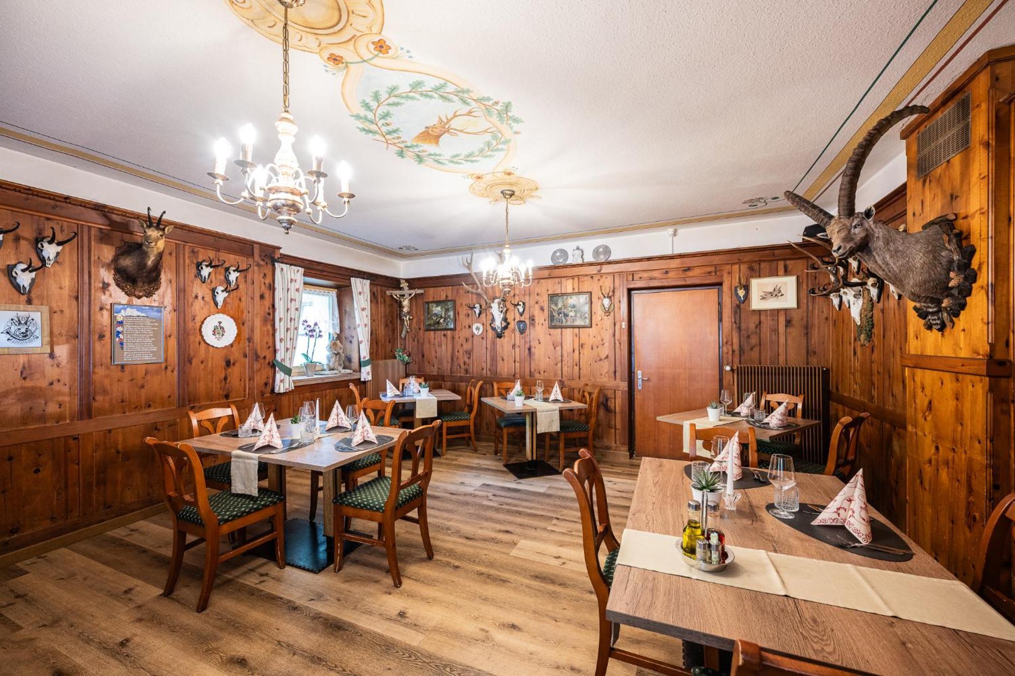 Gasthof Albergo Dolomiten Braies  Exterior foto