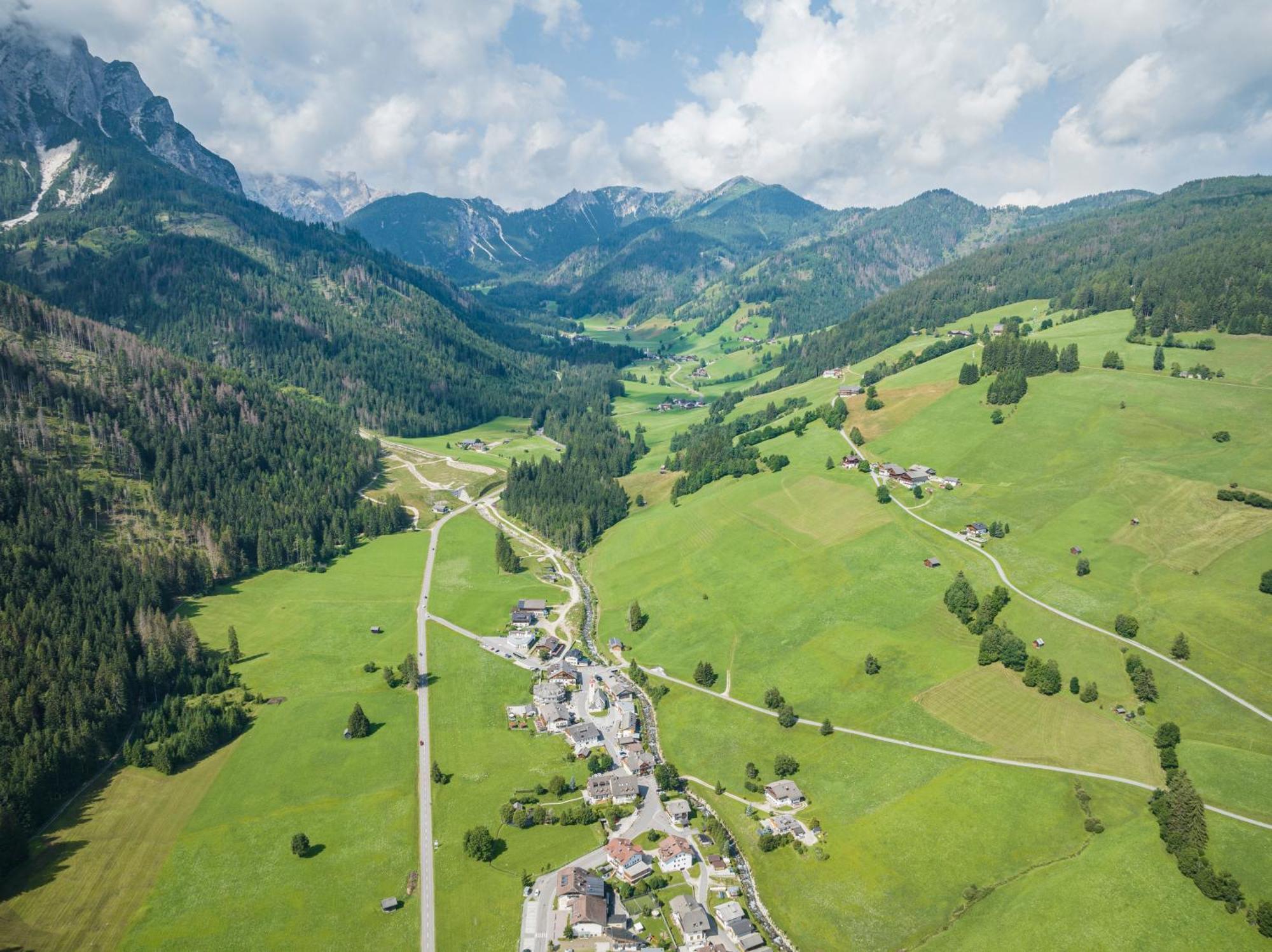 Gasthof Albergo Dolomiten Braies  Exterior foto