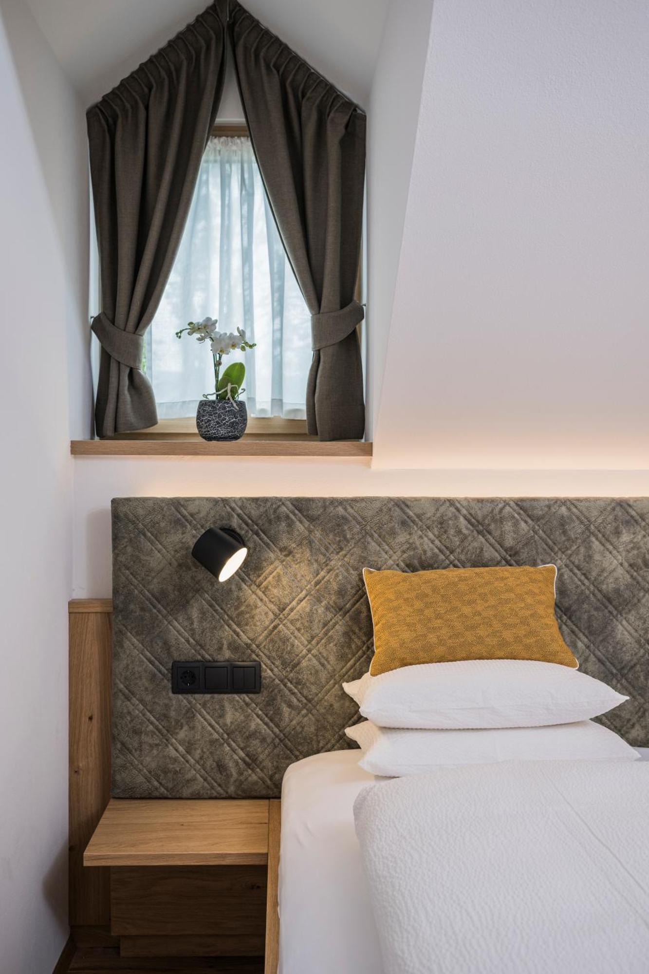 Gasthof Albergo Dolomiten Braies  Exterior foto