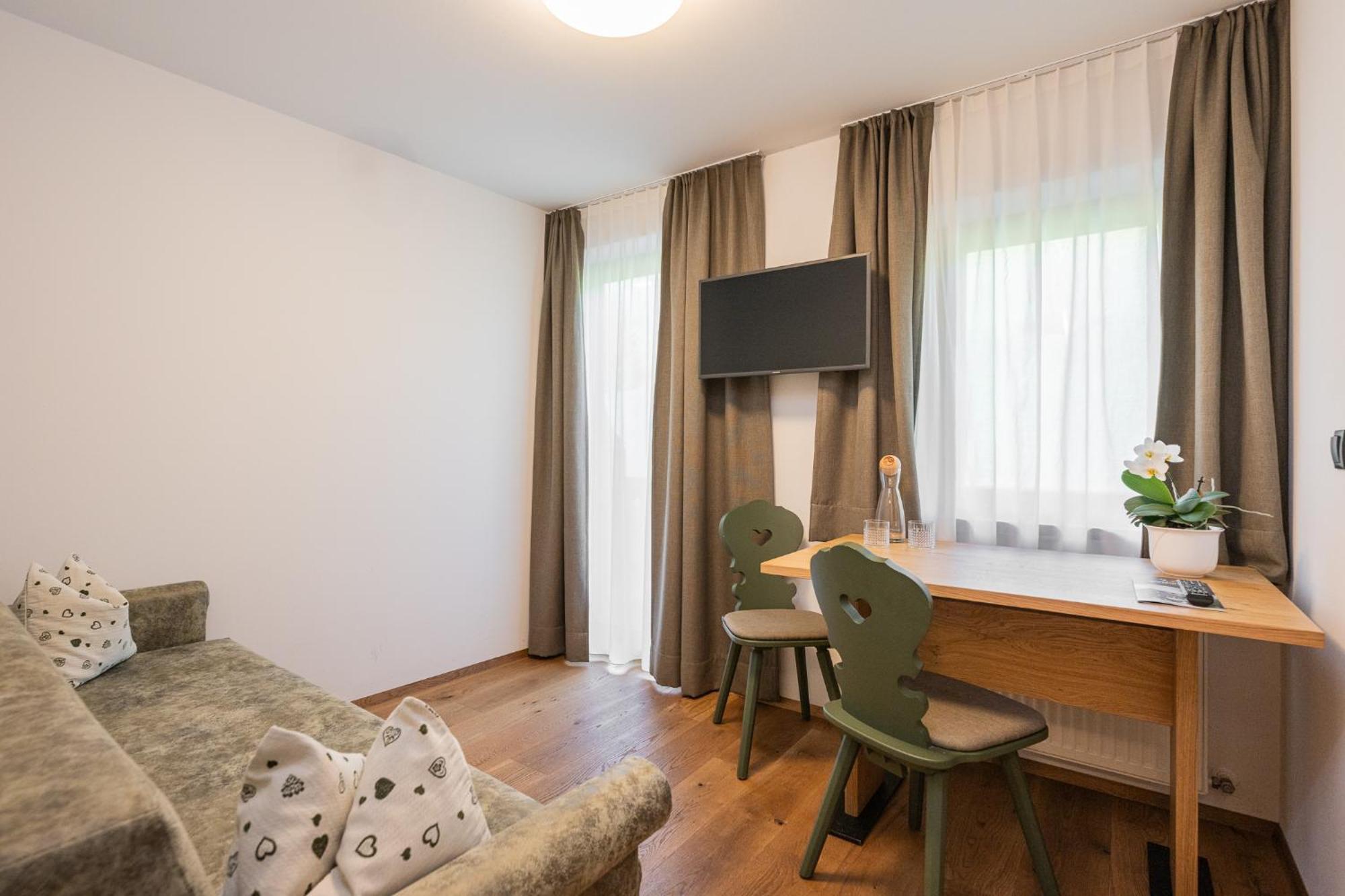 Gasthof Albergo Dolomiten Braies  Exterior foto